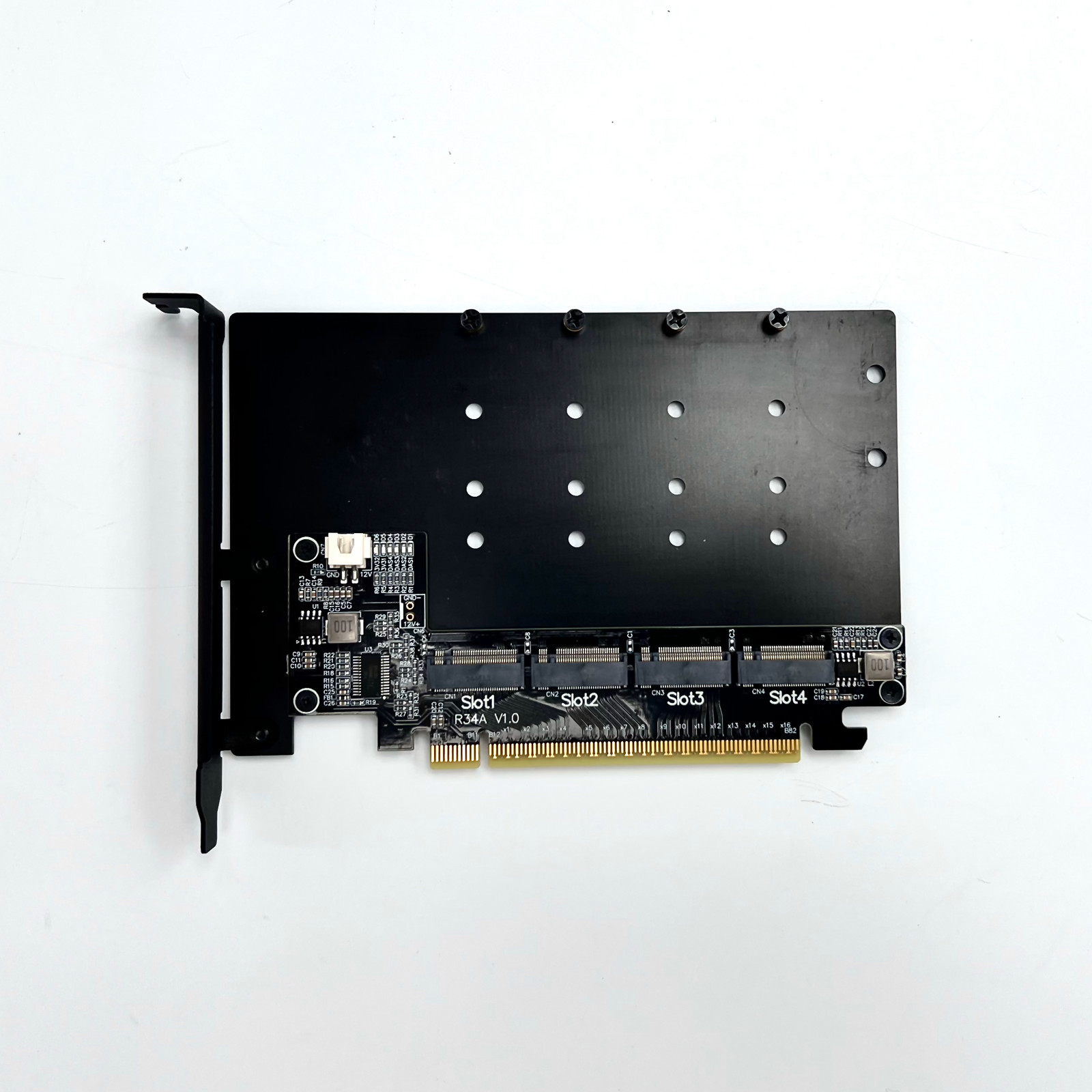 R34A PCIe 5.0 x16 to 4-Port M. - Quad M.2 Nvme Pcie Bifurcation Card recension och pris