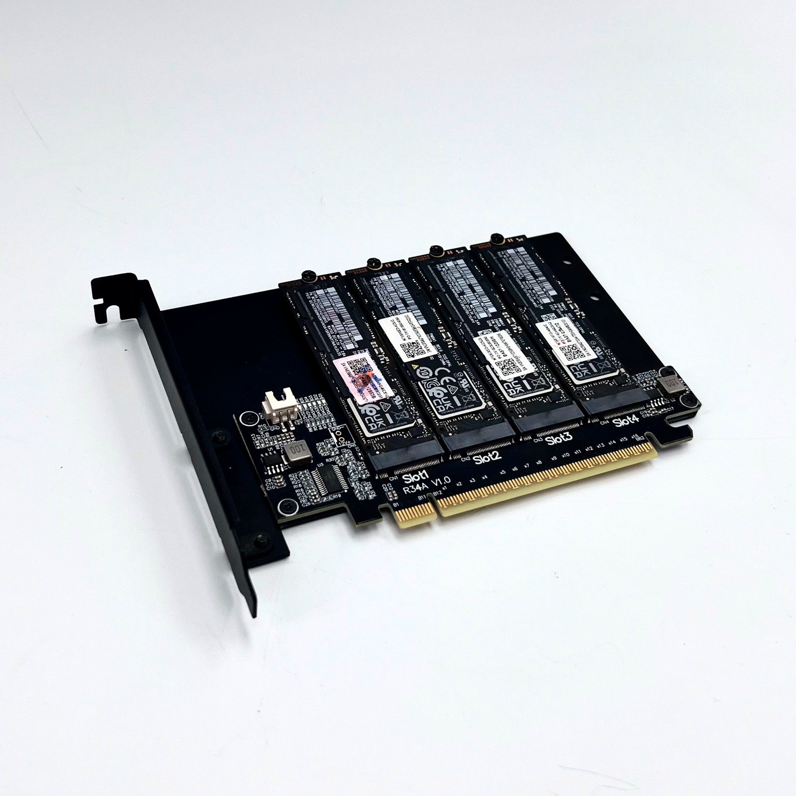 R34A PCIe 5.0 x16 to 4-Port M. - Quad M.2 Nvme Pcie Bifurcation Card recension och pris